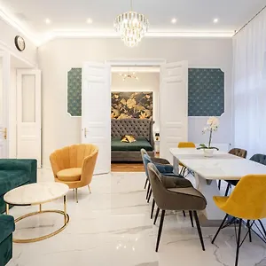 Premium Art Deco At Broadway // 4bdr & 3br Apartment