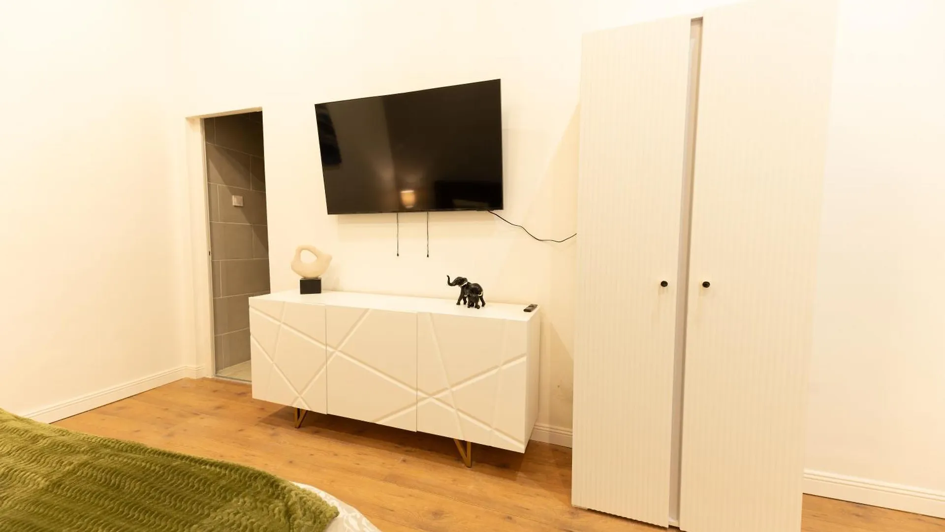 Apartment Superior N' Cozy Mozsar 6 Suite In The Heart Of Budapest