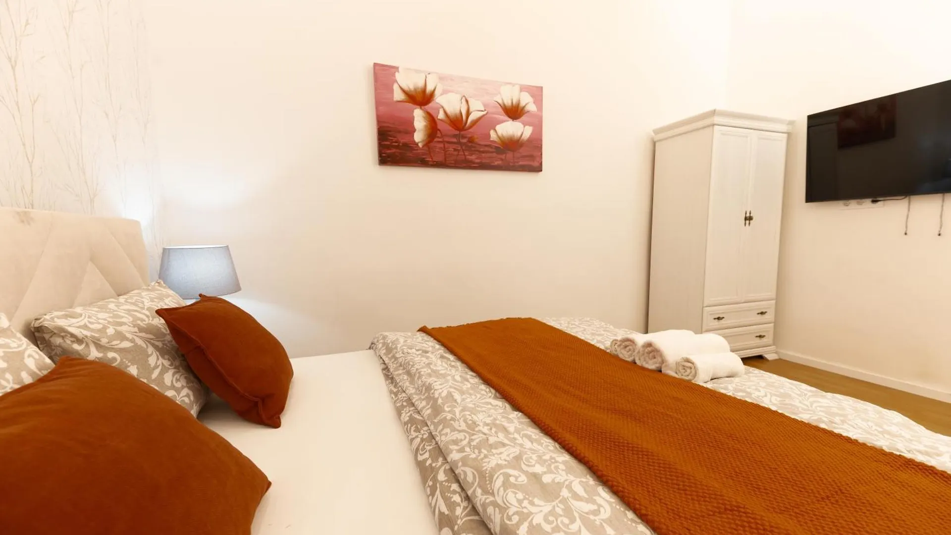 Superior N' Cozy Mozsar 6 Suite In The Heart Of Budapest Apartment