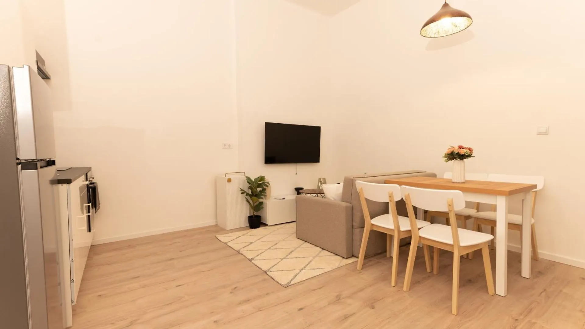 Superior N' Cozy Mozsar 6 Suite In The Heart Of Budapest Hungary