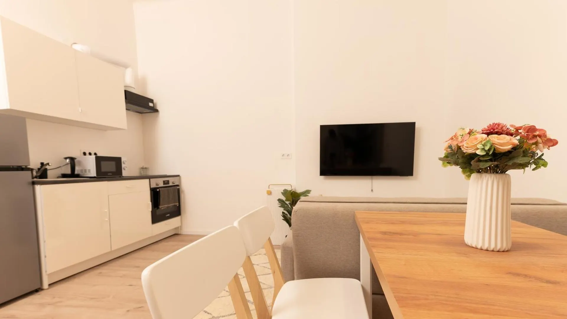 Superior N' Cozy Mozsar 6 Suite In The Heart Of Budapest Apartment
