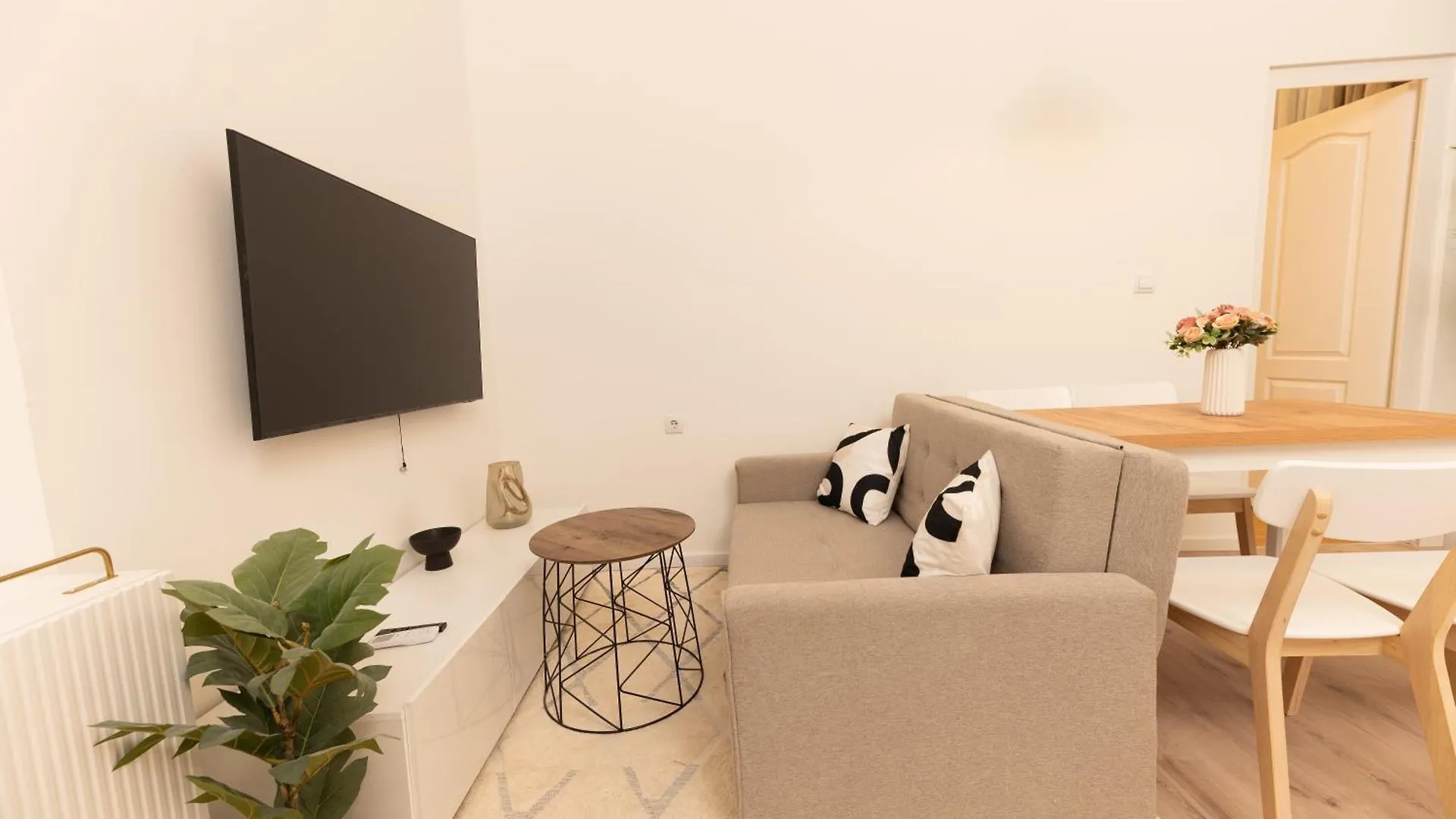 Superior N' Cozy Mozsar 6 Suite In The Heart Of Budapest