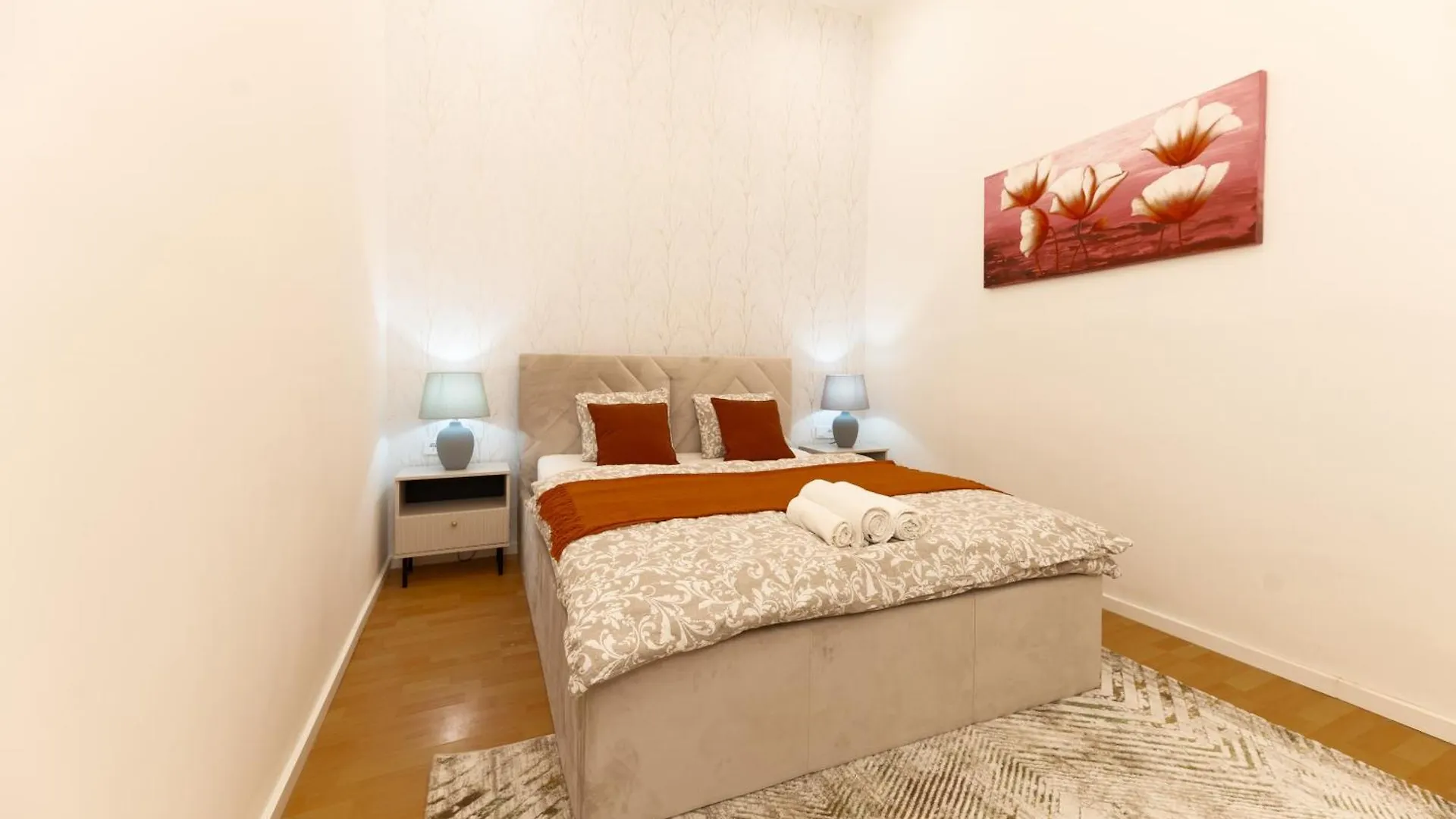 Superior N' Cozy Mozsar 6 Suite In The Heart Of Budapest