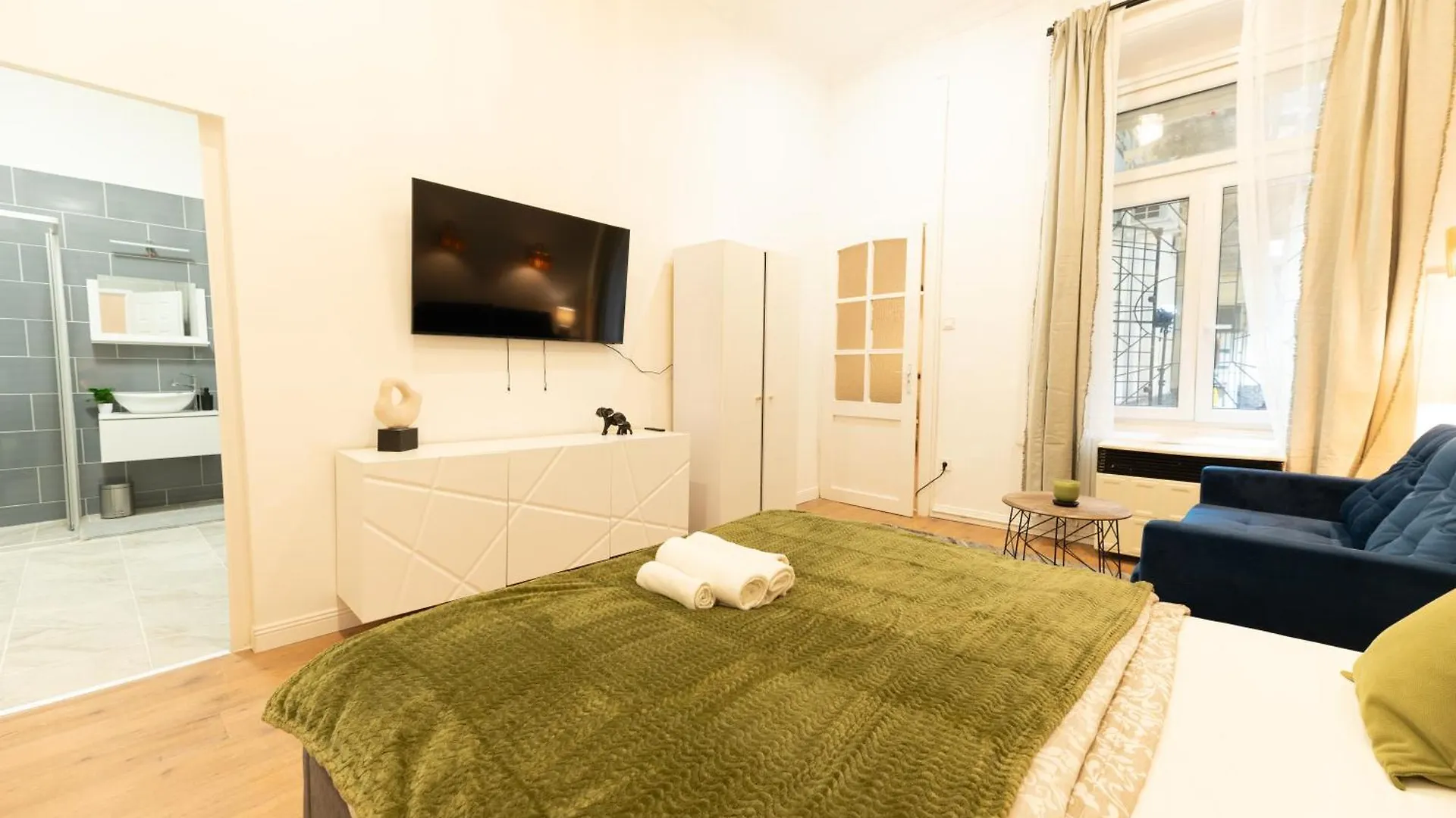 Superior N' Cozy Mozsar 6 Suite In The Heart Of Budapest Hungary