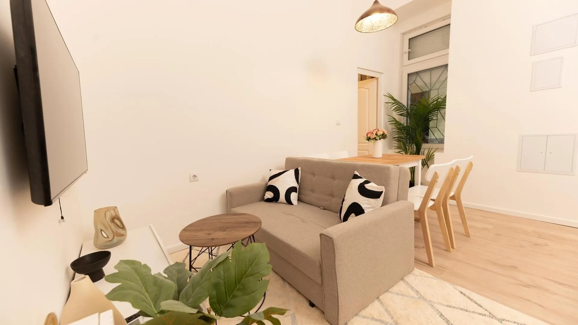 Superior N' Cozy Mozsar 6 Suite In The Heart Of Budapest Apartment