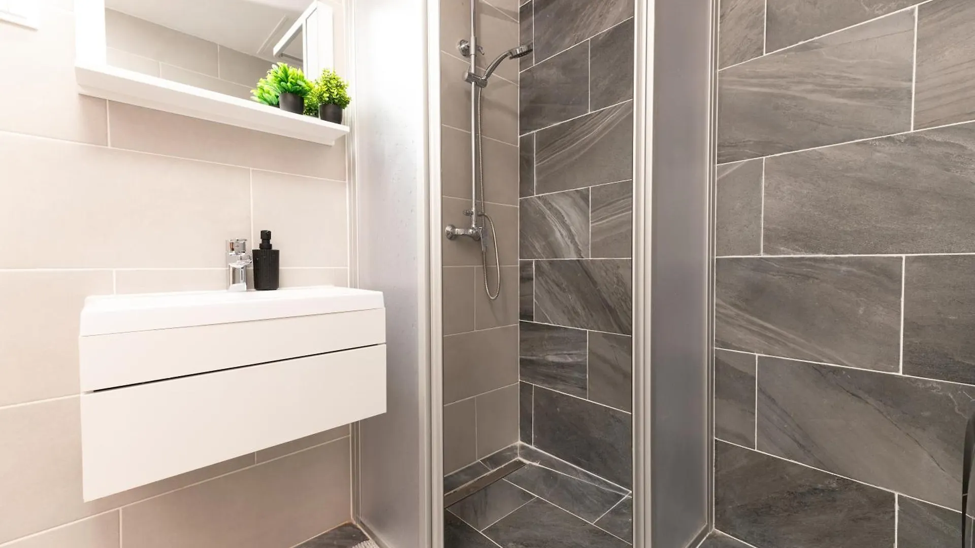 Superior N' Cozy Mozsar 6 Suite In The Heart Of Budapest Apartment